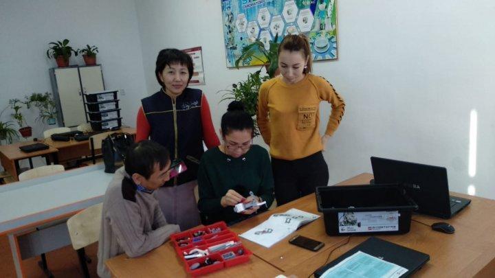 "Лего  роботын  мобильді  телефон арқылы  басқару" атты  аудандық   семинар  өткізілді.  Семинарды  өткізуші  инфор. пән мұғ.  Дүйсембек  Д