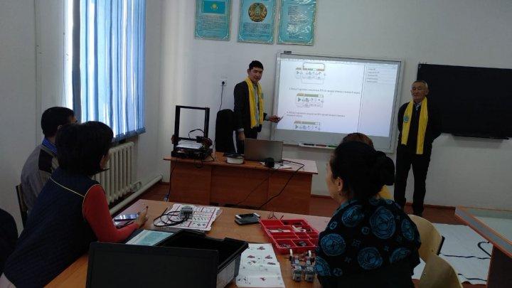 "Лего  роботын  мобильді  телефон арқылы  басқару" атты  аудандық   семинар  өткізілді.  Семинарды  өткізуші  инфор. пән мұғ.  Дүйсембек  Д