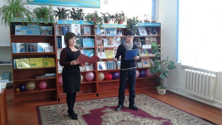 Мектеп  кітапханашысы Алашбаева  Ләззаттың ұйымдастыруымен " Рухани жаңғыру - елдіктің  ертеңі" атты  әдеби  кеш  өтті. 