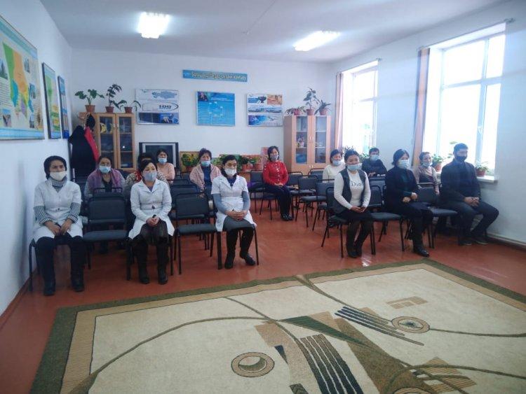 Мектебімізде  директордың   міндетін  уақытша  атқарушы Сыздықова Гүлзипа  және  бастауыш  кәсіподақ   ұйымының  жетекшісі Бупежанова Зәбира  мектеп ұжымы  алдында  2019-2020 оқу жылындағы  ұжымдық  шарттың  орындалуы  туралы  есеп берді.