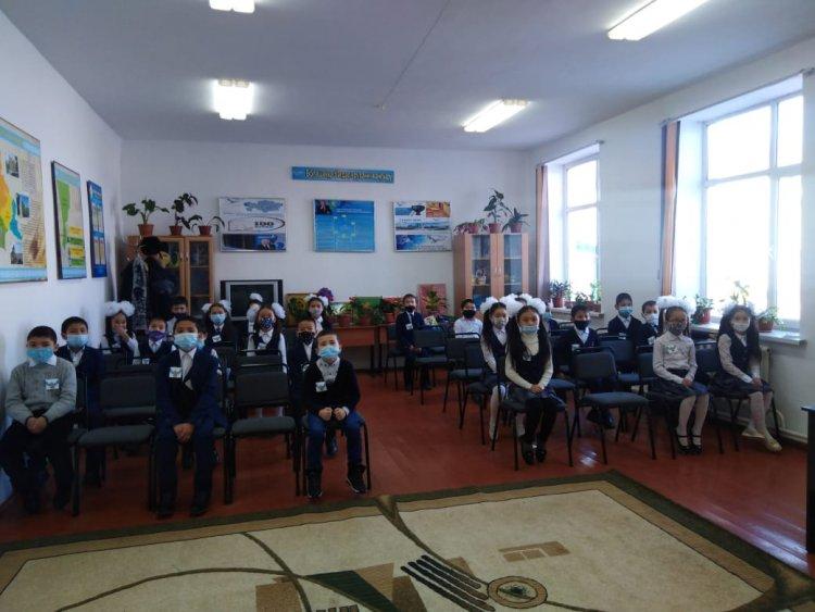 Оқушылар  " Мұқағали  - мәңгілік  ғұмыр" атты  дәріс  сабақтарын  тамашалады.