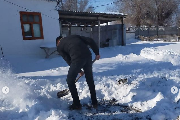 Наурыздың 15 жұлдызында тәрбие орталығының жоспарына сәйкес " Атаға аманат, ұрпаққа ұлағат" атты қамқорлық акциясы өткізілді. Мектебіміздің оқушылары ауылымыздың қарт тұрғыны Ібіжанов Қабыл атаның үйіне барып қолғабыс етті.