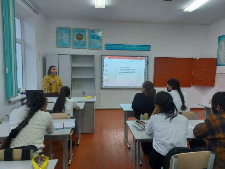 А. Бегаулова  "Өмірің өз қолыңда" тақырыбында 11 сынып оқушыларына  тренинг  өткізілді.