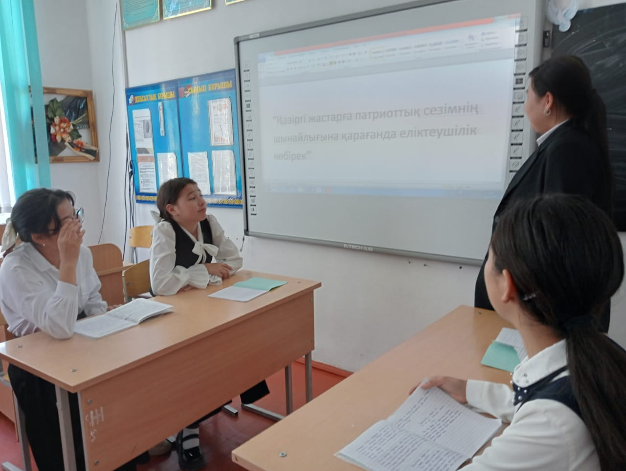 "Қазіргі  жастарға  патриоттық  сезімнің  шынайылығына қарағанда еліктеушілік көбірек" тақырыбында кезекті  дебат өтілді.