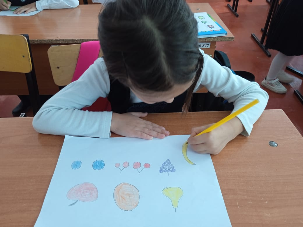 Қыркүйек айының  22 күні  1" ә" сынып жетекшісі Д.Әлімханованың ұйымдастыруымен "Ас адамның арқауы" тақырыбында сыныптан тыс жұмыс өтті.