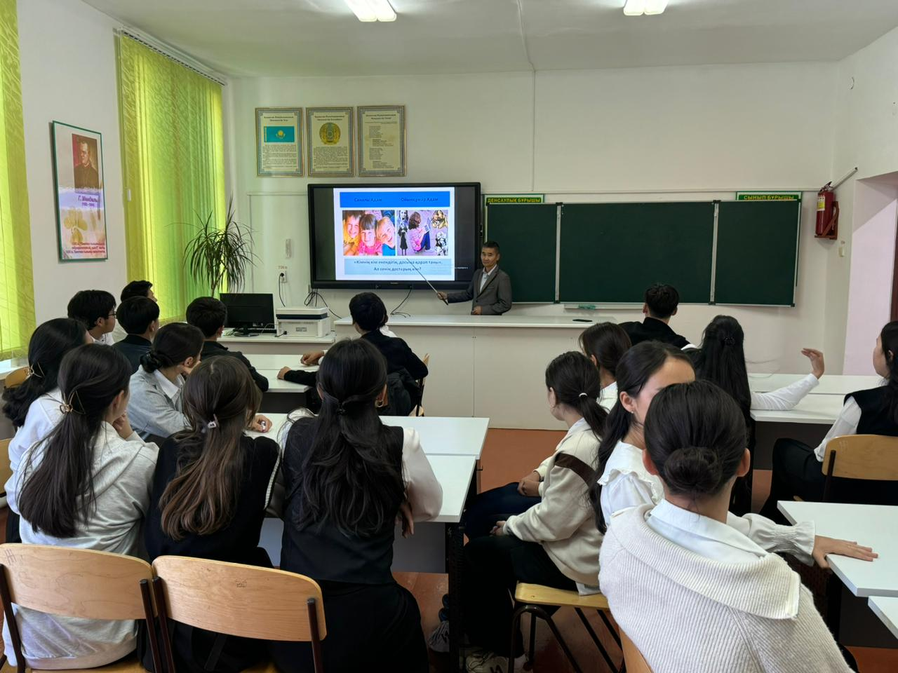 "Интернеттің сенің  өміріңе беретін  әсері қандай?"  тақырыбында  оқушылармен кездесу өткізілді.