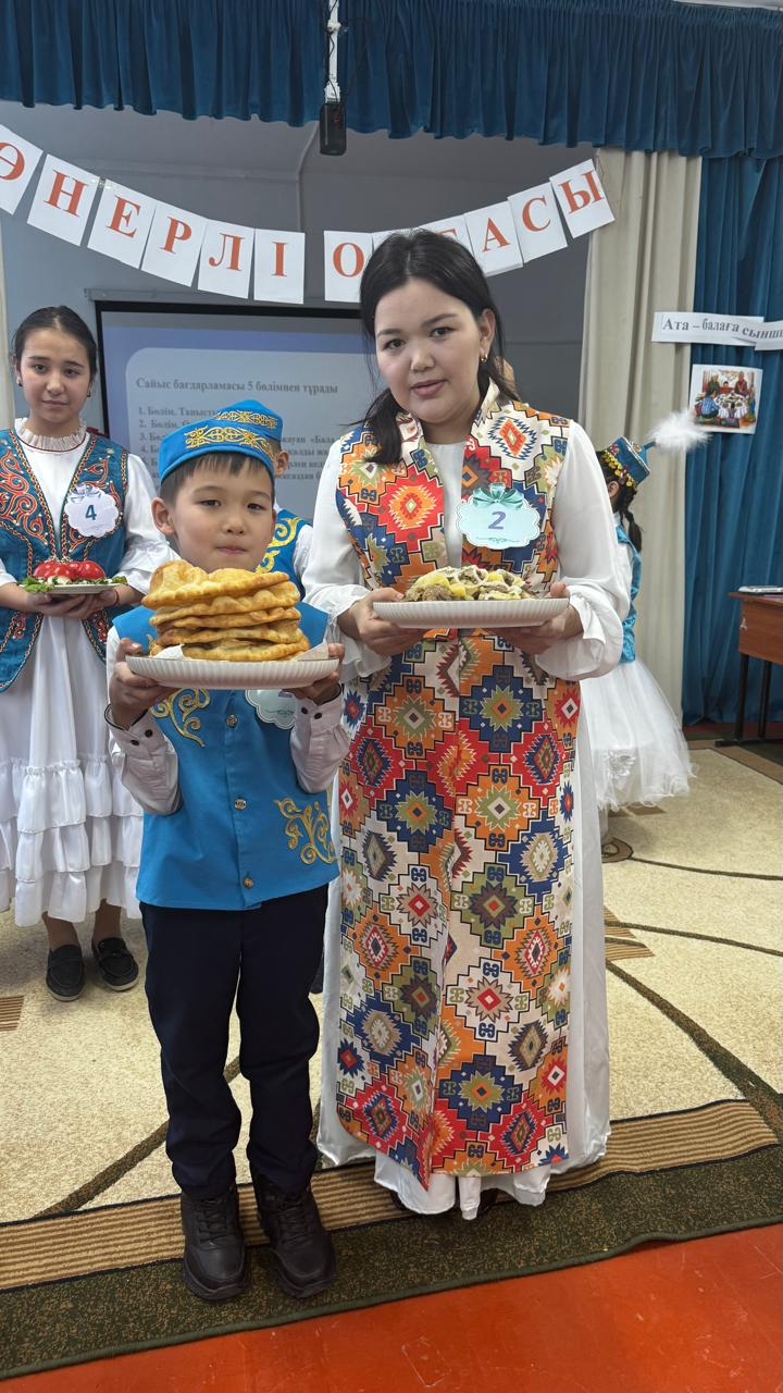 Мектебімізде  "Өнегелі отбасы байқауы"  өткізілді.