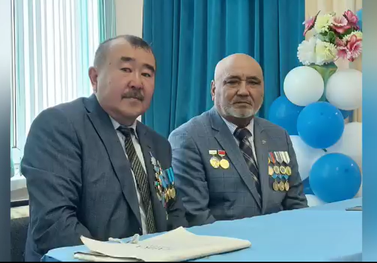 Желтоқсан оқиғасының қатысушысы  Н.Есмахановпен  және ауылдың құрметті азаматы Мәйтөн ағаймен кездесу